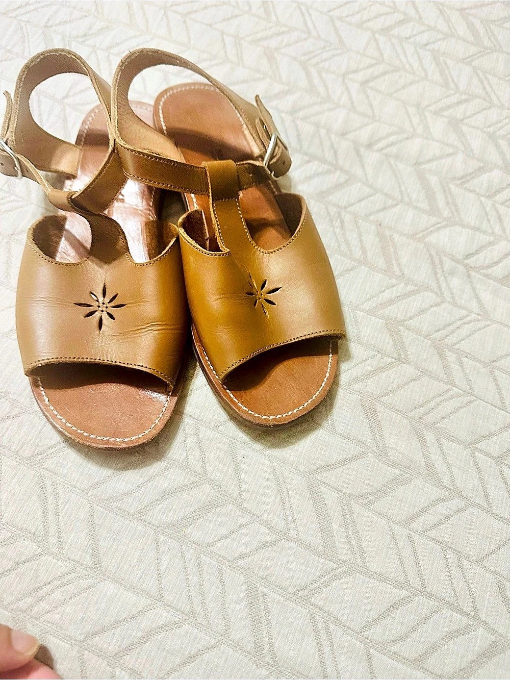 Adelisa women’s sandals